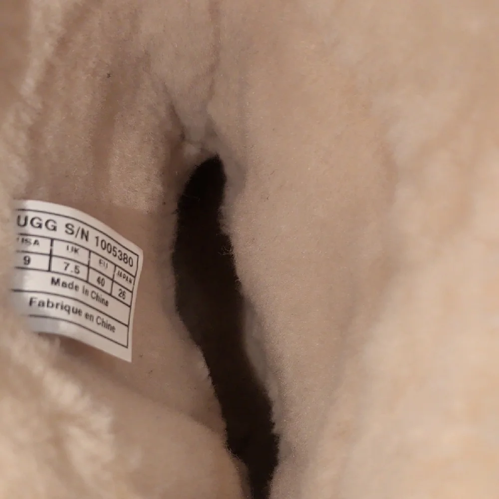 UGG Becket Chestnut Water-resistant‎ Leather Sheepskin Buckle Short Boots